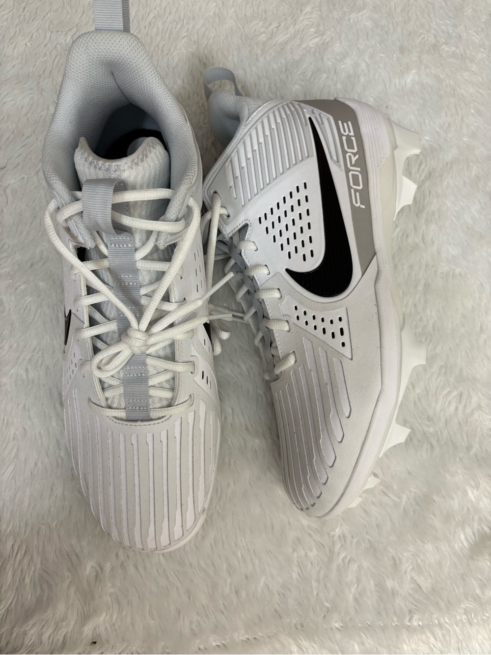 Nike Mens 13 Force Savage Pro 3
Football Cleats White/Grey
DA5453-104 NEW